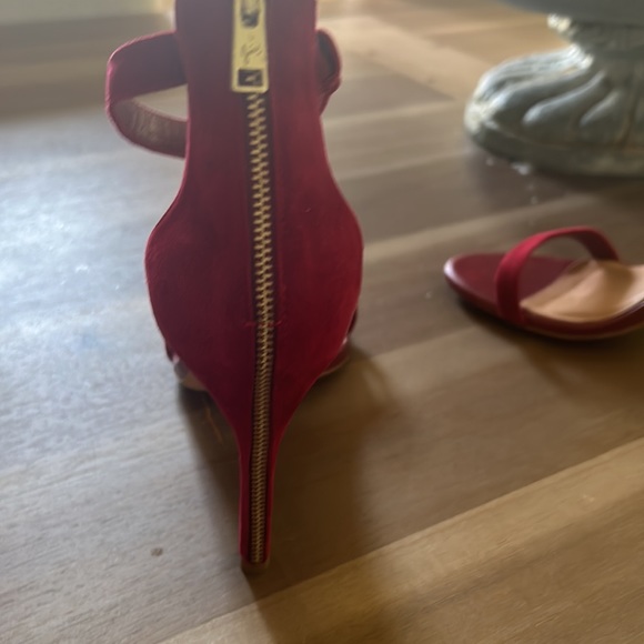 Beautiful Joie red suede heels - Picture 4 of 5